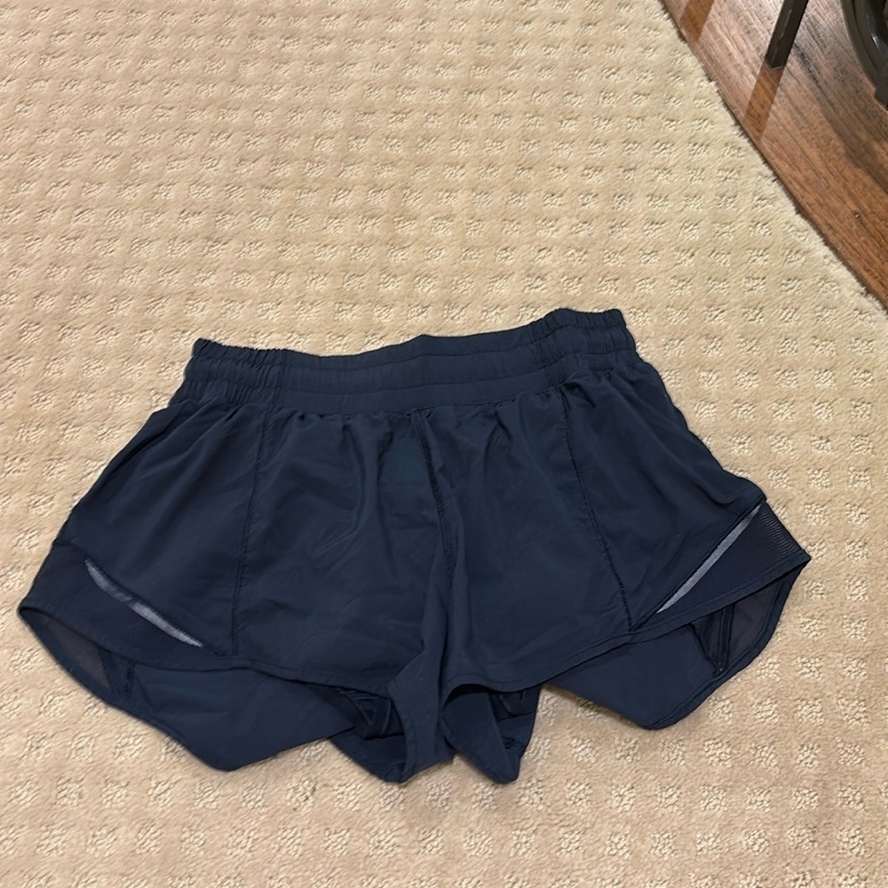 Lululemon Hotty Hot Low-Rise Short 2.5"